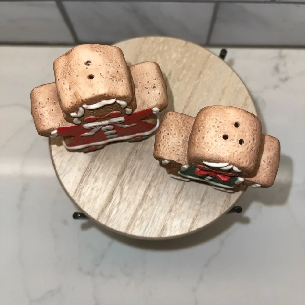 Gingerbread girl & boy Salt‎ & Pepper Shaker Set